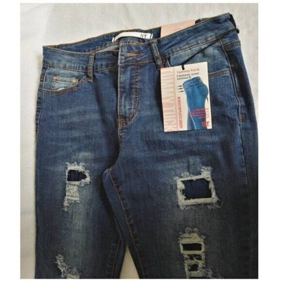 Claire  Women's ‎ Lift Butt Curvy Distressed Capri - Picture 5 of 6